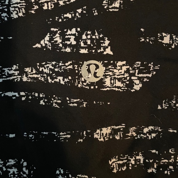 Lululemon Full-On Luxtreme Wunder Under
Legging, Hi-Rise, Graf Black White, Sz 6 - Picture 10 of 14